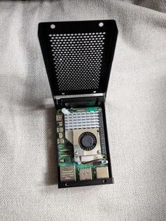 Raspberry Pi 5 (4GB) with metal case and built-in official active cooler64246337356035110