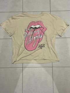 (Category: ) located in . Submitted by gerizimsfinds (Listing ID 1399809681, Image 1). Description: .