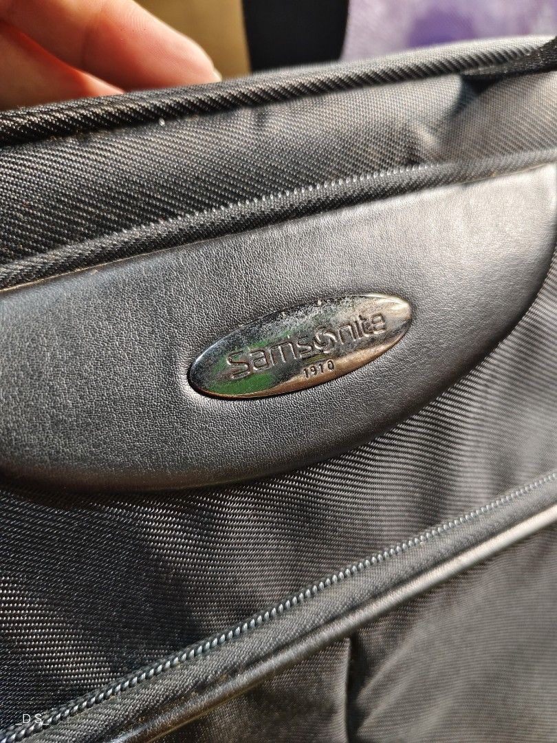 Samsonite Business Briefcase (Category: Briefcases) located in Lucena. Submitted by dai_suki (Listing ID 1399786108, Image 2). Description: - Black Samsonite briefcase - Padded laptop compartment - Detachable shoulder strap - Multiple compartments for organization - Zippered front pocket - Top handle - Made in China.