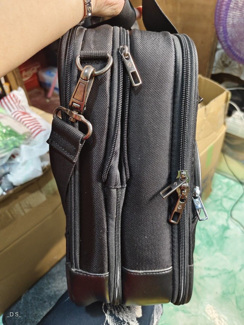 Samsonite Business Briefcase (Category: Briefcases) located in Lucena. Submitted by dai_suki (Listing ID 1399786108, Image 3). Description: - Black Samsonite briefcase - Padded laptop compartment - Detachable shoulder strap - Multiple compartments for organization - Zippered front pocket - Top handle - Made in China.