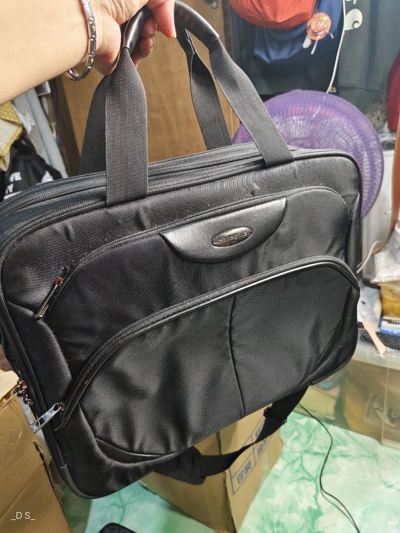 Samsonite Business Briefcase (Category: Briefcases) located in Lucena. Submitted by dai_suki (Listing ID 1399786108, Image 1). Description: - Black Samsonite briefcase - Padded laptop compartment - Detachable shoulder strap - Multiple compartments for organization - Zippered front pocket - Top handle - Made in China.