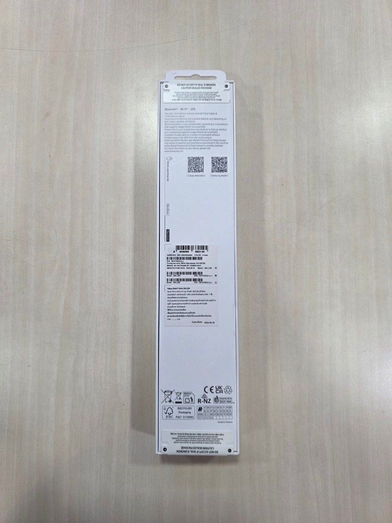 Samsung Galaxy Watch 7 (Category: Wearables & Smart Watches) located in Mandaluyong City. Submitted by ellasellstuff (Listing ID 1399733567, Image 2). Description: ✅ Highlights • Uses the new 3nm‑process chip (the Exynos W1000) for significantly improved performance and efficiency. • Advanced health and fitness sensors: upgraded BioActive Sensor (13 LEDs) for better accuracy in heart rate, SpO₂, body composition, etc. • Dual‑frequency GPS (L1 + L
