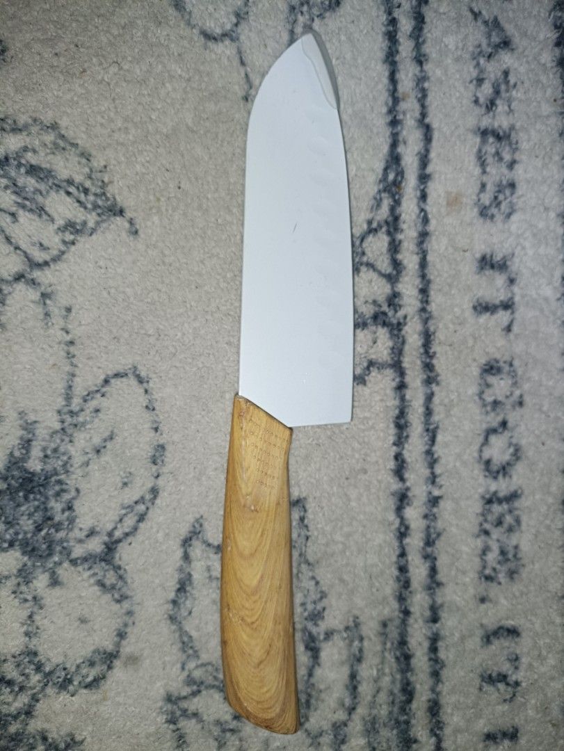 Santoku Knife (k1) (Category: Knives & Chopping Boards) located in San Pedro. Submitted by elevens_online_thrift_shop (Listing ID 1399734554, Image 3). Description: 5" santoku knife with wood handle brand new.