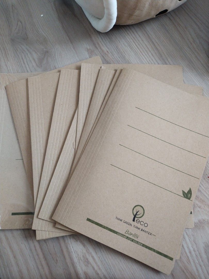 Square cut folder (Category: Others) located in Kuala Lumpur. Submitted by hanzar (Listing ID 1399674194, Image 3). Description: 2 sets of Square cut folder. 1 loose item-has 11 folders. 1 still in wrap-has 10folders. RM 8/set.
