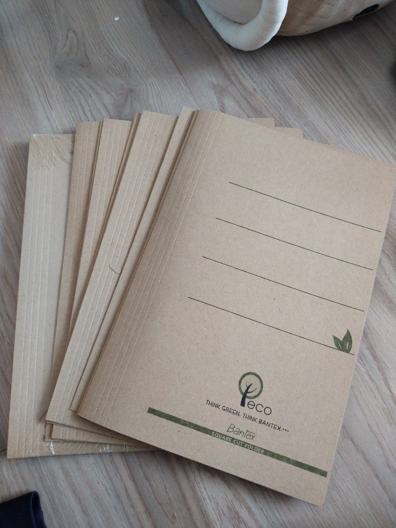 Square cut folder (Category: Others) located in Kuala Lumpur. Submitted by hanzar (Listing ID 1399674194, Image 1). Description: 2 sets of Square cut folder. 1 loose item-has 11 folders. 1 still in wrap-has 10folders. RM 8/set.