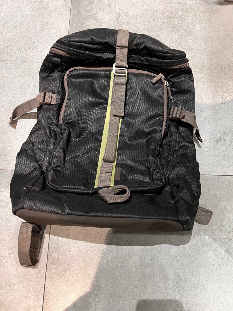 Targus Laptop Backpack (Category: Backpacks) located in Paranaque City. Submitted by alphacharlie33 (Listing ID 1399647198, Image 1). Description: Targus Laptop Backpack Has outer lining tear 699 pesos.