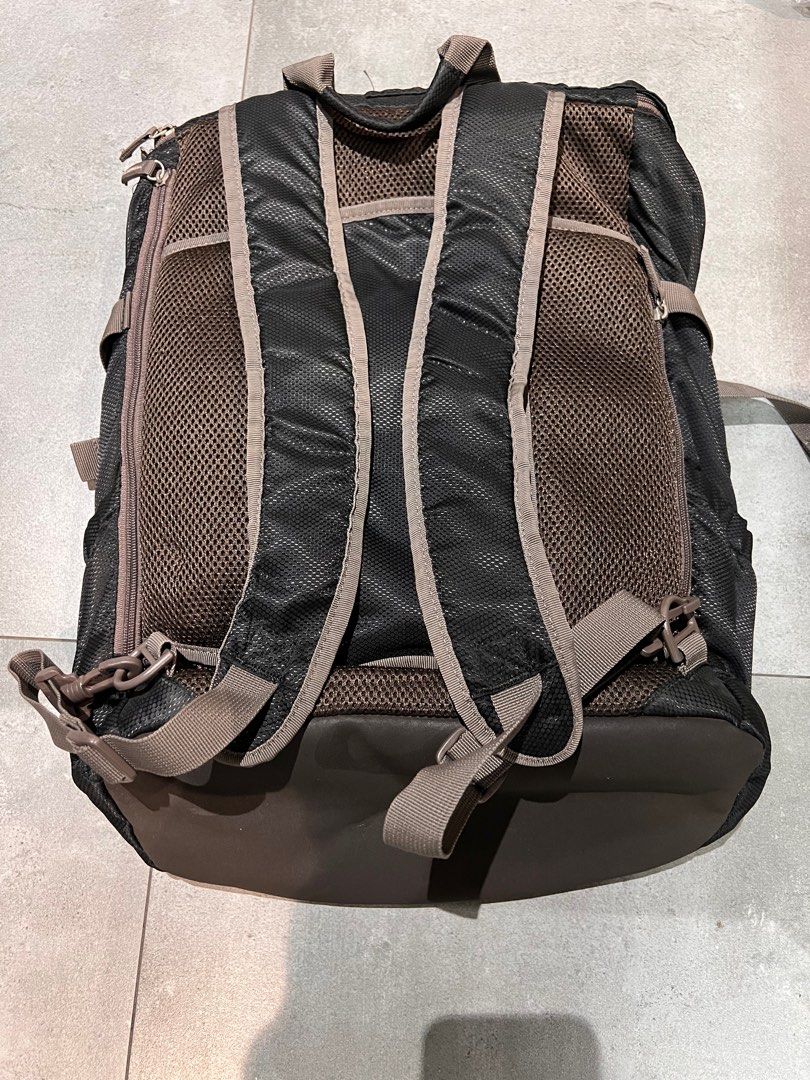 Targus Laptop Backpack (Category: Backpacks) located in Paranaque City. Submitted by alphacharlie33 (Listing ID 1399647198, Image 3). Description: Targus Laptop Backpack Has outer lining tear 699 pesos.