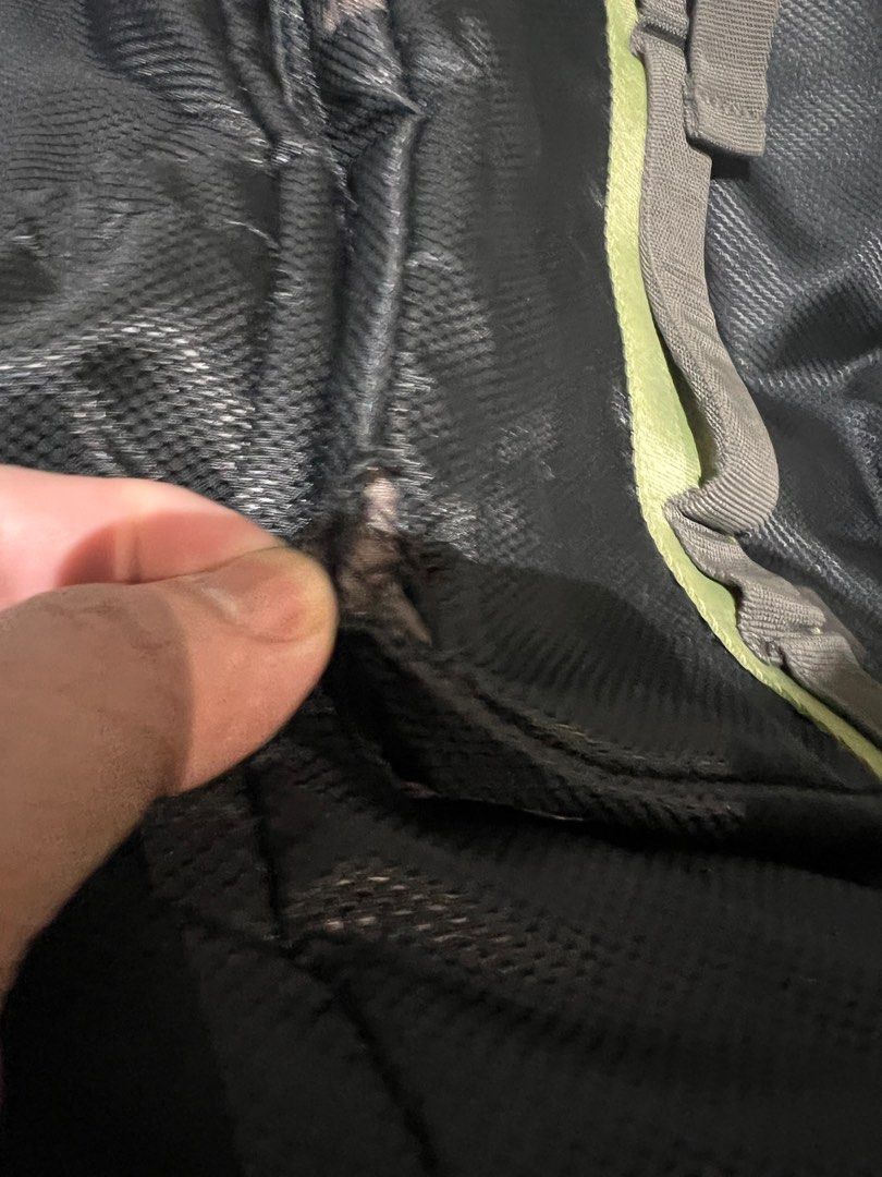 Targus Laptop Backpack (Category: Backpacks) located in Paranaque City. Submitted by alphacharlie33 (Listing ID 1399647198, Image 2). Description: Targus Laptop Backpack Has outer lining tear 699 pesos.