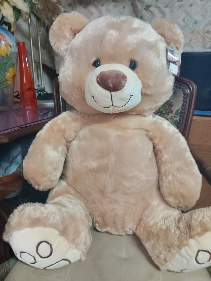 teddy bear big size (Category: Plushies & Soft Toys) located in Manila. Submitted by boyhet.thrift15 (Listing ID 1399731690, Image 1). Description: classic teddy bear big size (size:2 ft) bnew selling 800.