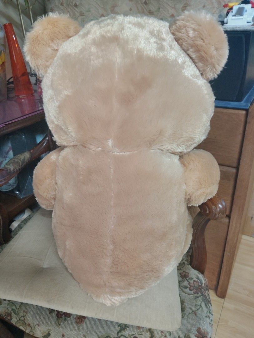 teddy bear big size (Category: Plushies & Soft Toys) located in Manila. Submitted by boyhet.thrift15 (Listing ID 1399731690, Image 2). Description: classic teddy bear big size (size:2 ft) bnew selling 800.