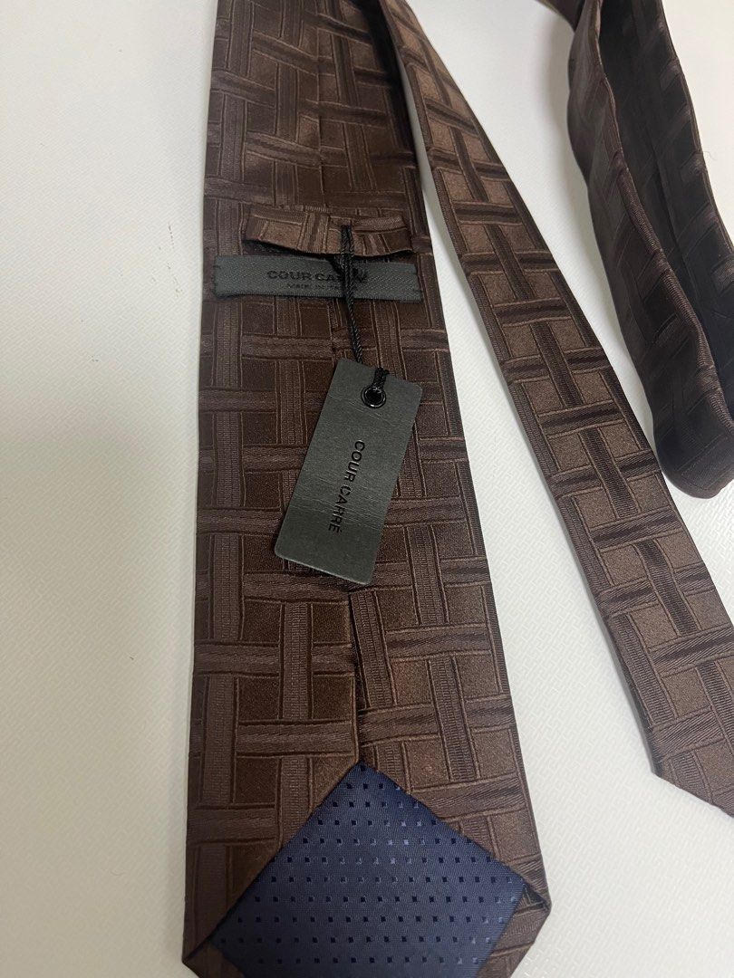 Ties （分類：領帶）位於 Hong Kong。 由 fifi140218 提交（商品編號 1399800962，圖片 8）。簡介： 清屋 全新 $200（5條呔） 。