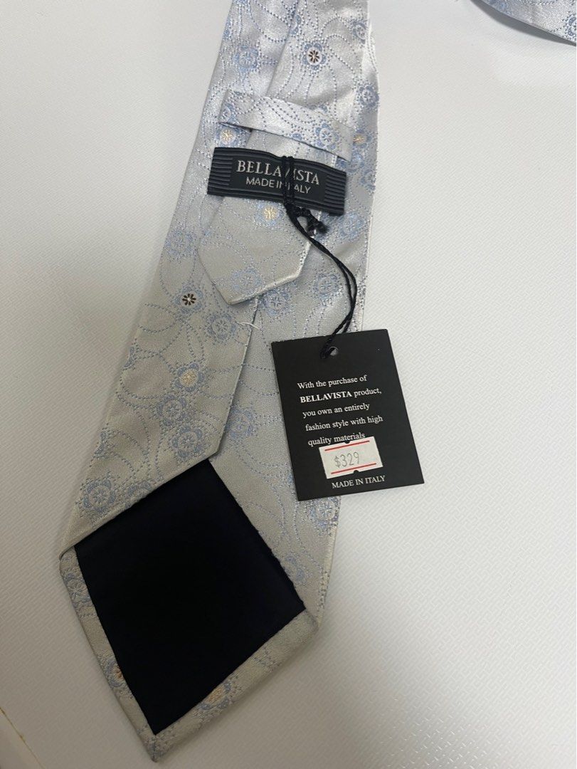 Ties （分類：領帶）位於 Hong Kong。 由 fifi140218 提交（商品編號 1399800962，圖片 5）。簡介： 清屋 全新 $200（5條呔） 。