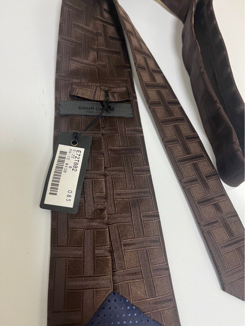 Ties （分類：領帶）位於 Hong Kong。 由 fifi140218 提交（商品編號 1399800962，圖片 7）。簡介： 清屋 全新 $200（5條呔） 。