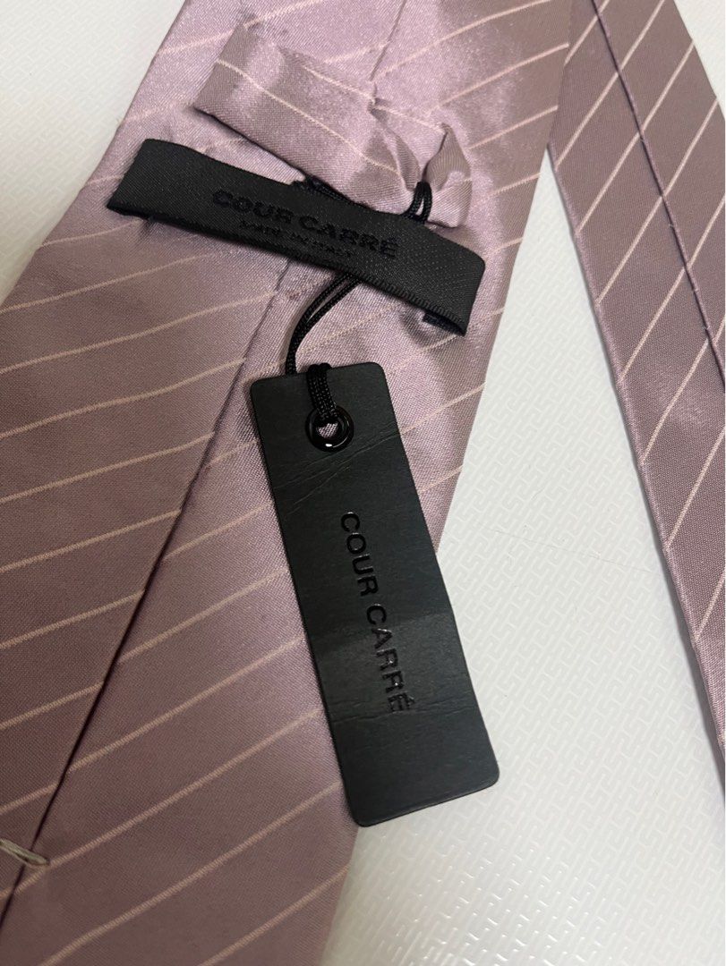 Ties （分類：領帶）位於 Hong Kong。 由 fifi140218 提交（商品編號 1399800962，圖片 4）。簡介： 清屋 全新 $200（5條呔） 。