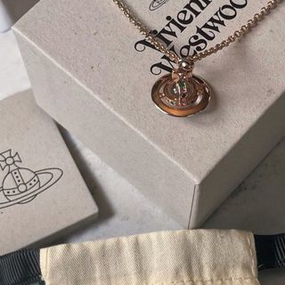 Vivienne Westwood 玫瑰金 3D Orb 土星頸鏈01264246533376002110