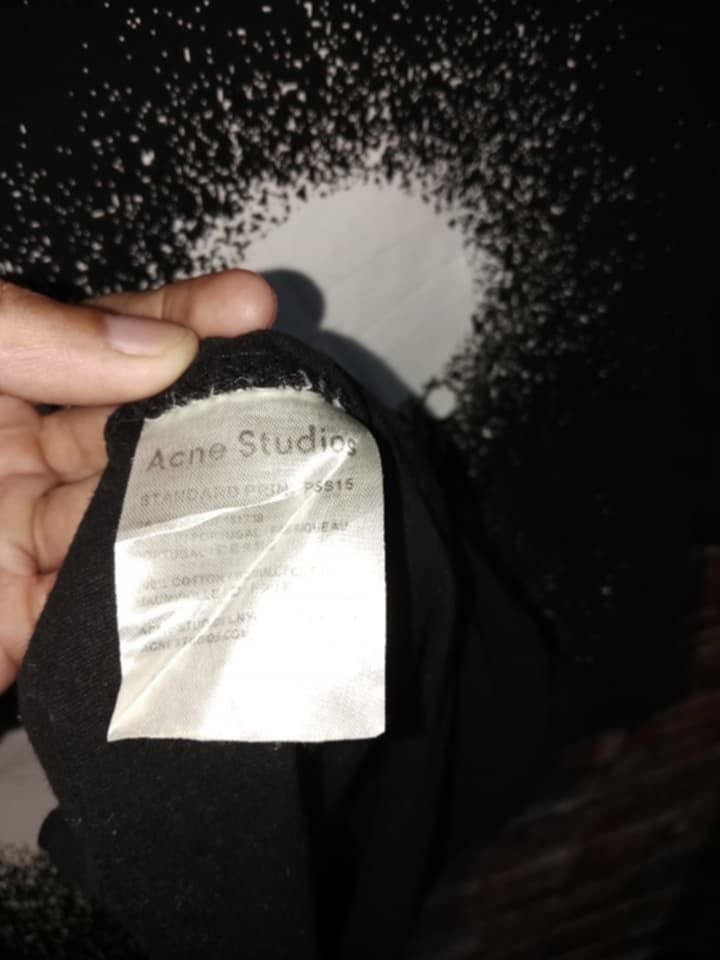 Acne Studios Face T-shirt XL (Category: Tshirts & Polo Shirts ) located in Arayat. Submitted by keenwolf-a7b5 (Listing ID 1399996453, Image 3). Description: - Acne Studios T-shirt - Features iconic face design - Size: XL - Classic crew neck - Short sleeves - Made from cotton and other materials - Eye-catching graphic print - DIMES 22X28.
