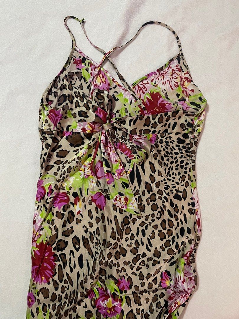 Animal print long dress (Category: Dresses) located in Angeles City. Submitted by liaaa000 (Listing ID 1400005067, Image 2). Description: - Size S-M - Adjustable straps - Bought in Bangkok - Color is really vibrant in person - Waist is 26 inches (used a tape measure).
