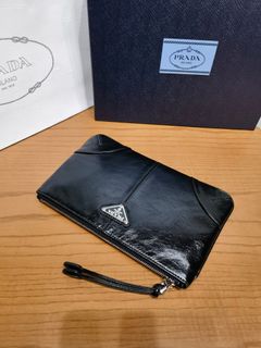 (Category: ) located in . Submitted by luxcloset.shop (Listing ID 1400000812, Image 1). Description: .