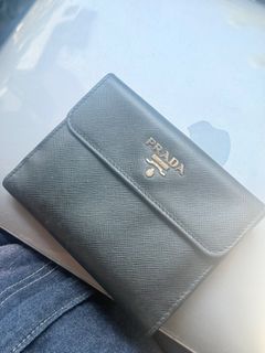(Category: ) located in . Submitted by Vanessacloset_VLuxe (Listing ID 1399899047, Image 1). Description: .