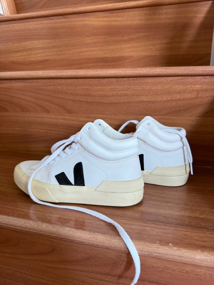 BARELY USED VEJA MINOTAUR (Category: Sneakers) located in Taguig. Submitted by secondlifeph (Listing ID 1399874917, Image 3). Description: LIGHTLY USED VEJA MINOTAUR SNEAKERS Purchased in Paris, France in late 2023 No box RFS: Decluttering Size: EU 35 MOP: Gcash, BDO, BPI, Metrobank PICKUP CARE OF BUYER: GOGOXpress, lalamove, Grab.