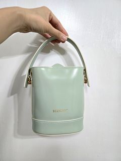（分類：）位於 。 由 fluffy_pancakeee 提交（商品編號 1399899301，圖片 1）。簡介： 。