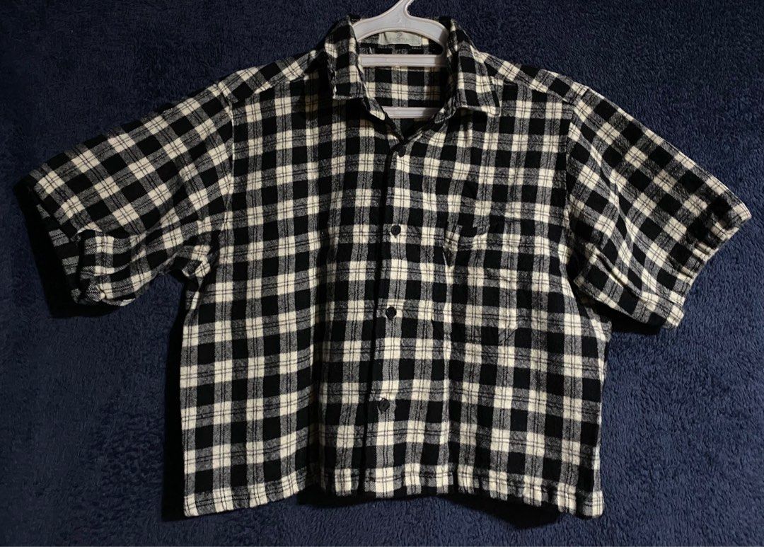 Boxy Plaid Short Sleeve Shirt (Category: Shirts) located in Valenzuela. Submitted by nikizef_ (Listing ID 1399940455, Image 1). Description: Size: Small to Medium RFS: Decluttering .