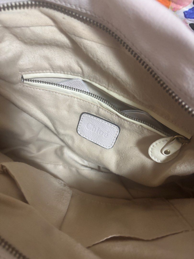 Chloe Paraty leather Handbag (Category: Luxury Bags & Wallets) located in Davao. Submitted by hangingclosetdavao (Listing ID 1399963605, Image 3). Description: Chloe paraty handbag leather Missing long strap hence selling low Searchable code Free shipping.