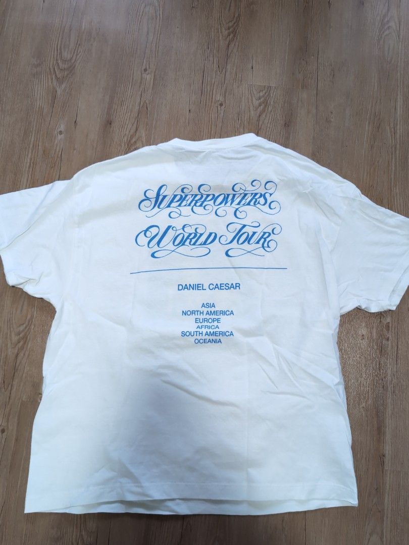【Daniel Caesar Superpowers Tour Tシャツ美品】 Daniel Caesar Superpowers World Tour Tee, Men's Fashion, Tops