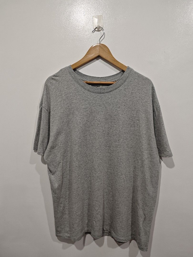 Essentials Fear of God T-shirt (Category: Tshirts & Polo Shirts ) located in Calbayog City. Submitted by batzthrift (Listing ID 1400001603, Image 1). Description: Essentials shirt Width 23.5 Length 29 No issue.