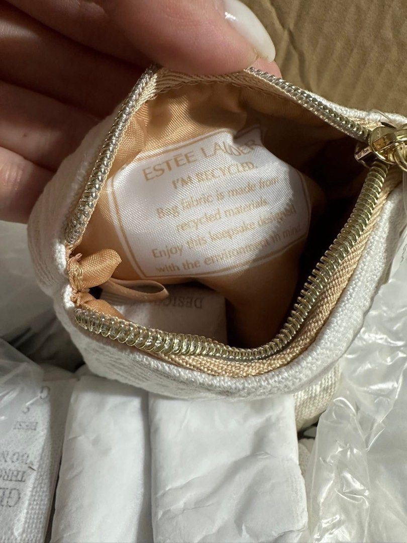 Estee Lauder white floral small pouch (Category: Purses & Pouches) located in Paranaque City. Submitted by mrdy_. (Listing ID 1399955269, Image 3). Description: Pre order. ETA NOV Perfect lang gift / give away limited slots only. Pareserve na po. .