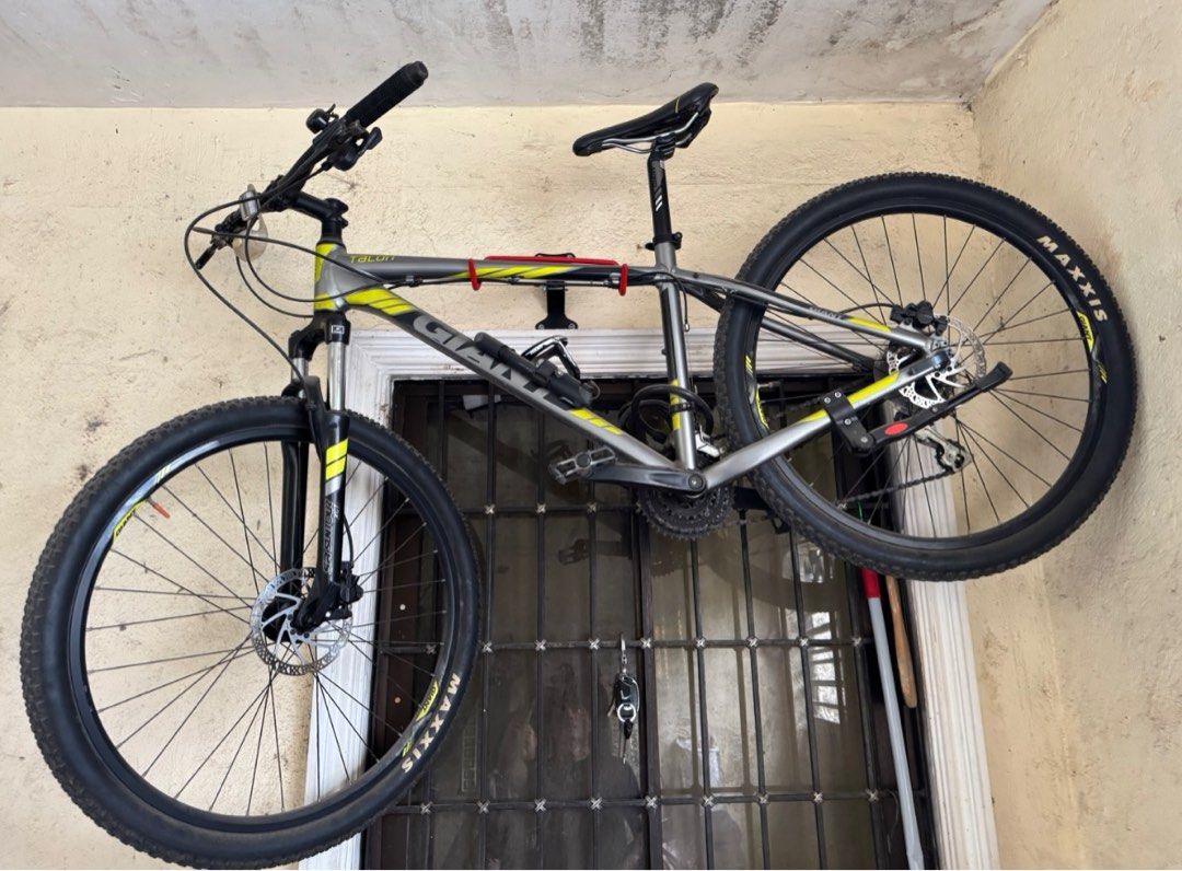 Giant Talon 3 Mountain Bike (Category: Bicycles) located in Binan City. Submitted by binxtesoro (Listing ID 1399941928, Image 1). Description: FOR SALE! Giant Talon 3 Seldom used Pm me if interested .