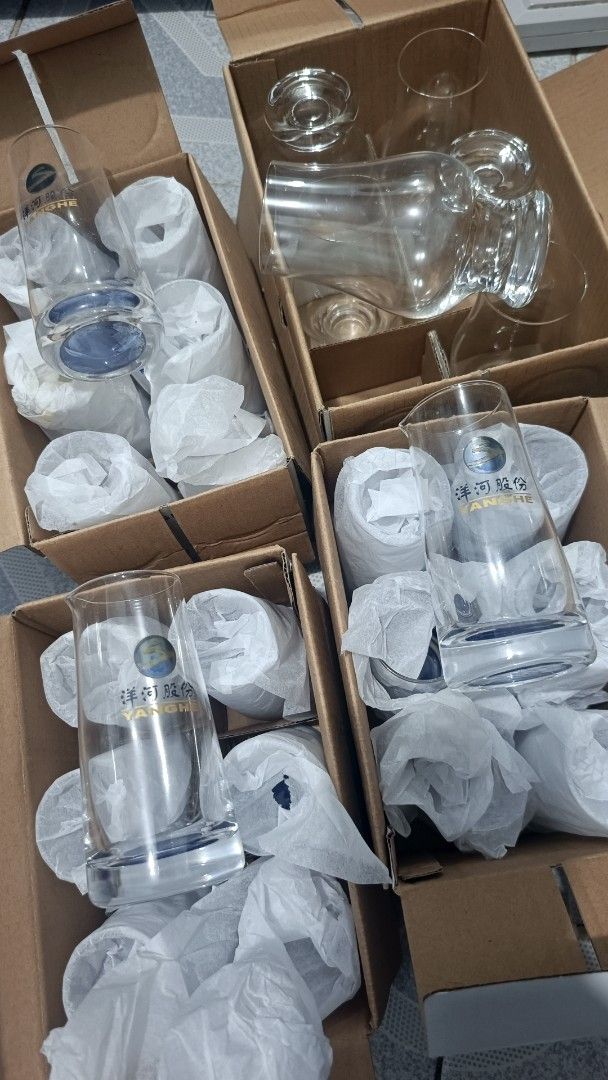 Glassware Set with Blue Base (Category: Other Kitchenware & Tableware) located in Manila. Submitted by vastturtle-53eb (Listing ID 1399936811, Image 1). Description: TAKE-ALL‼️1k only😍🥰 Get muna☺.