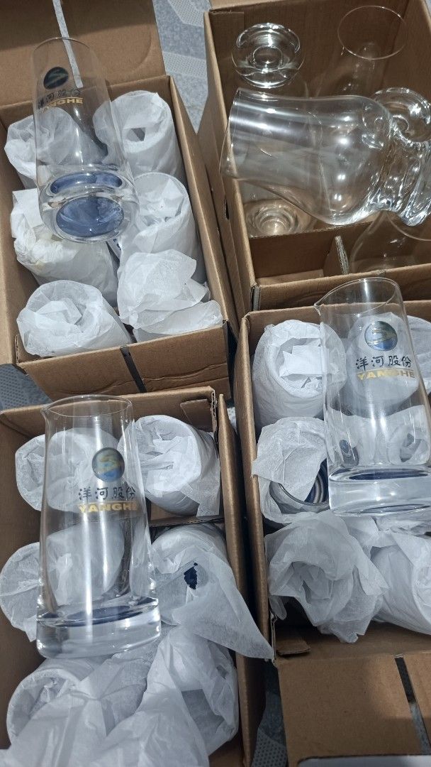 Glassware Set with Blue Base (Category: Other Kitchenware & Tableware) located in Manila. Submitted by vastturtle-53eb (Listing ID 1399936811, Image 2). Description: TAKE-ALL‼️1k only😍🥰 Get muna☺.