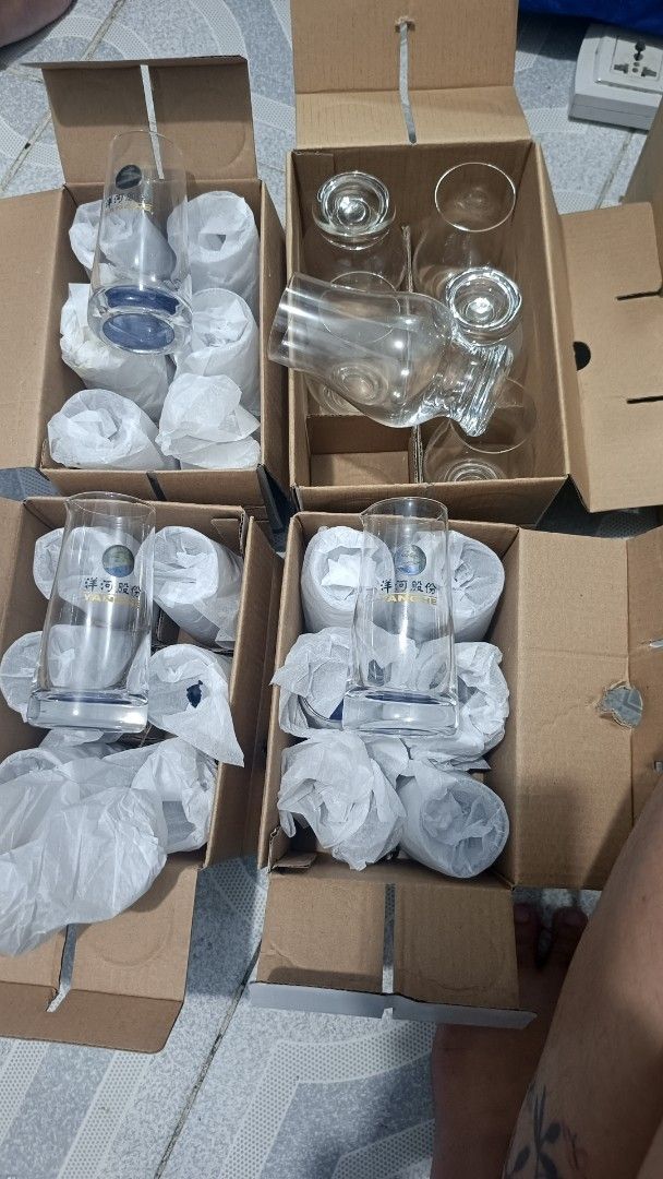 Glassware Set with Blue Base (Category: Other Kitchenware & Tableware) located in Manila. Submitted by vastturtle-53eb (Listing ID 1399936811, Image 3). Description: TAKE-ALL‼️1k only😍🥰 Get muna☺.