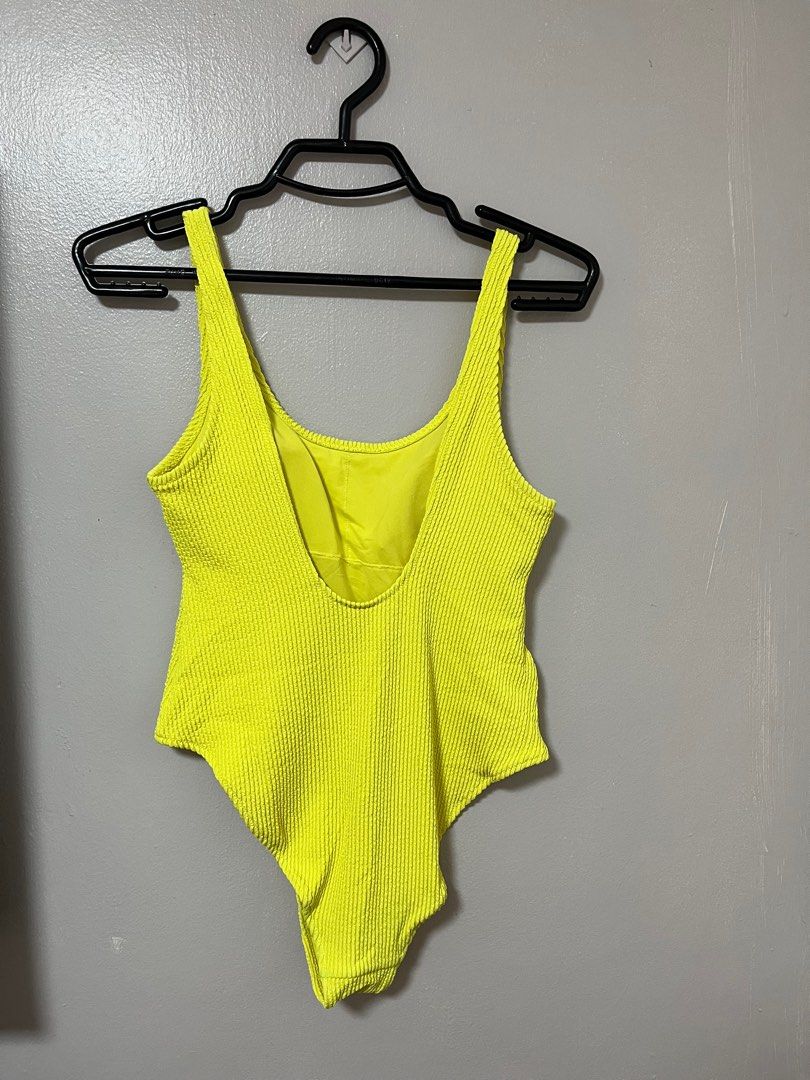 H&M One Piece Bikini (L) (Category: Bikinis & Swimsuits) located in Paranaque City. Submitted by mooreen7 (Listing ID 1399894311, Image 3). Description: Preloved! + SF.