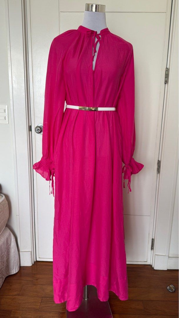 H&M Pink Maxi Dress (Category: Dresses) located in Makati City. Submitted by acfashionista (Listing ID 1399846177, Image 3). Description: H&M Pink Maxi Dress Small on Tag Can fit up to XLarge Note: Small hole on the left side of dress due to tag price but not noticeable. Last pic posted .