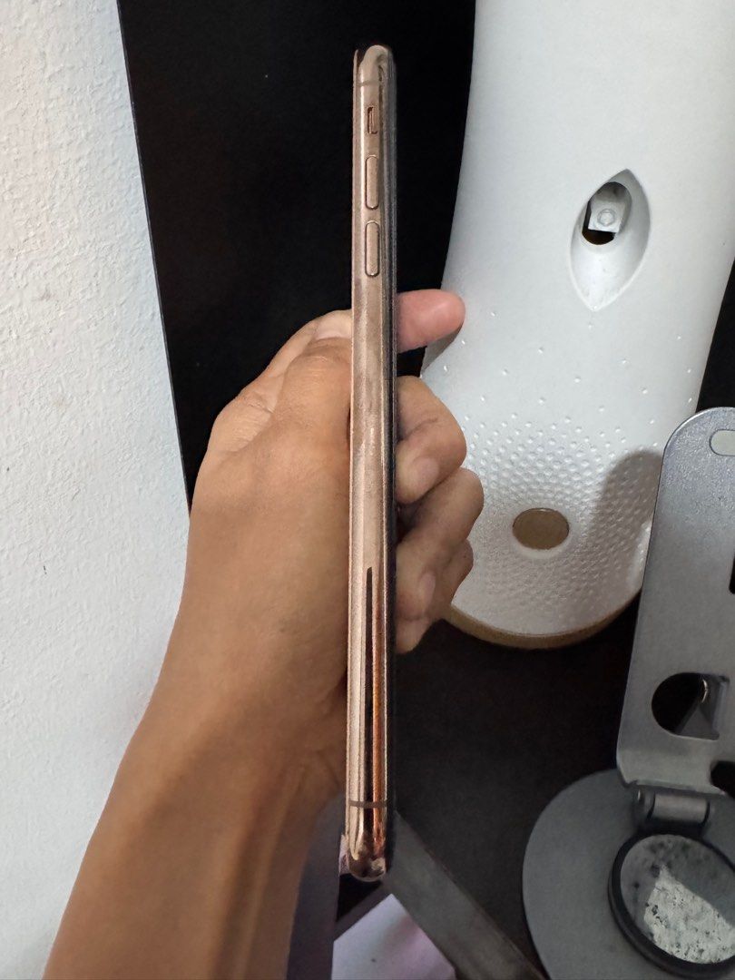 Iphone XS Max (Category: iPhone X Series) located in Baguio. Submitted by preloved_finds18 (Listing ID 1399986562, Image 3). Description: Iphone xs max Gold 256gb Factory unlocked 96% battery health Unit only Rfs: spare phone only Baguio City.