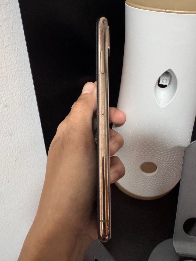Iphone XS Max (Category: iPhone X Series) located in Baguio. Submitted by preloved_finds18 (Listing ID 1399986562, Image 2). Description: Iphone xs max Gold 256gb Factory unlocked 96% battery health Unit only Rfs: spare phone only Baguio City.