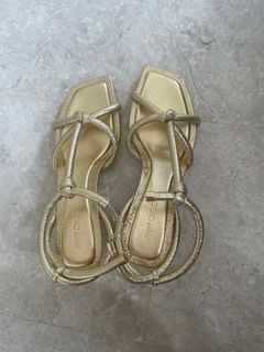 (Category: ) located in . Submitted by wardrobecleanout2 (Listing ID 1399906027, Image 1). Description: .
