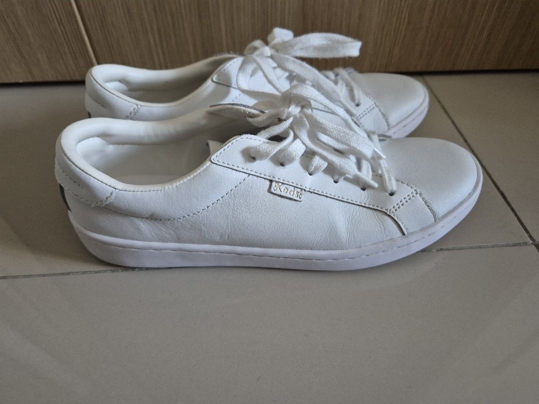 Keds White Sneakers - WH56857 (Category: Sneakers) located in Quezon City. Submitted by chachu89 (Listing ID 1399865082, Image 2). Description: Keds low white sneakers, rarely used (no box) Good for student nurses; soft sole cushion inside (good for slim feet). RFS: only used for one event that needed white sneakers Price: P1,500 shipping will be shouldered by the buyer (grab/lalamove/lbc) or meet up at SM Novaliches.