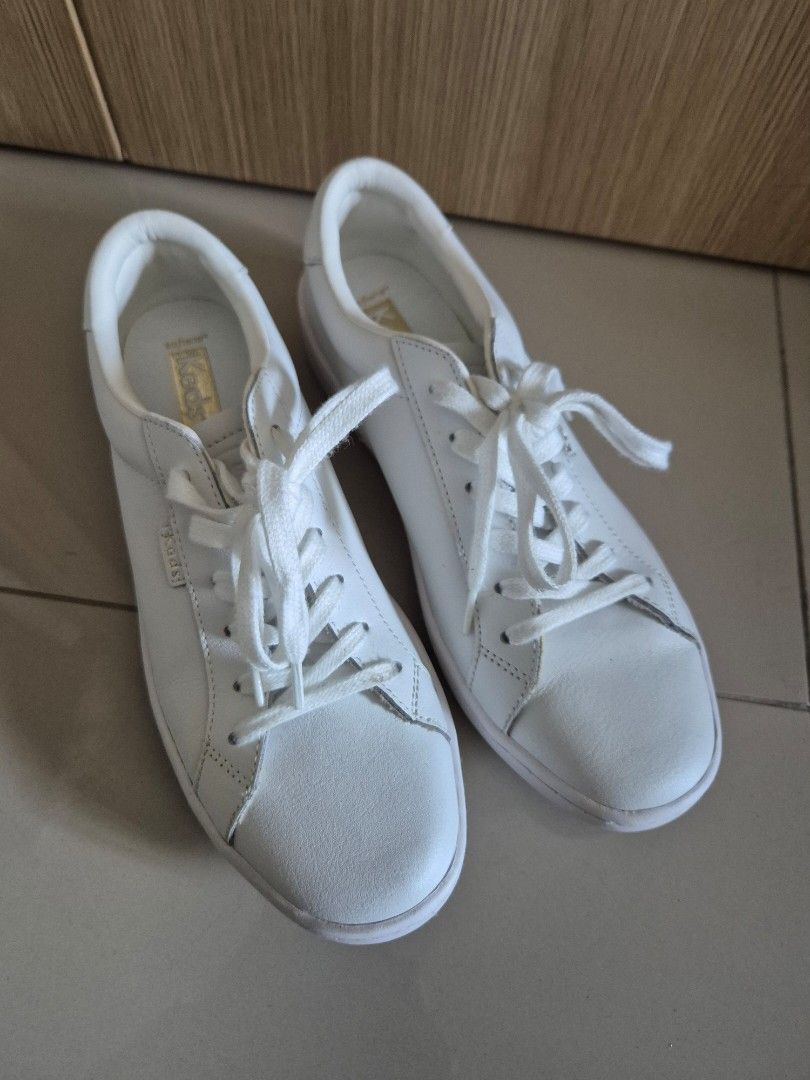 Keds White Sneakers - WH56857 (Category: Sneakers) located in Quezon City. Submitted by chachu89 (Listing ID 1399865082, Image 1). Description: Keds low white sneakers, rarely used (no box) Good for student nurses; soft sole cushion inside (good for slim feet). RFS: only used for one event that needed white sneakers Price: P1,500 shipping will be shouldered by the buyer (grab/lalamove/lbc) or meet up at SM Novaliches.