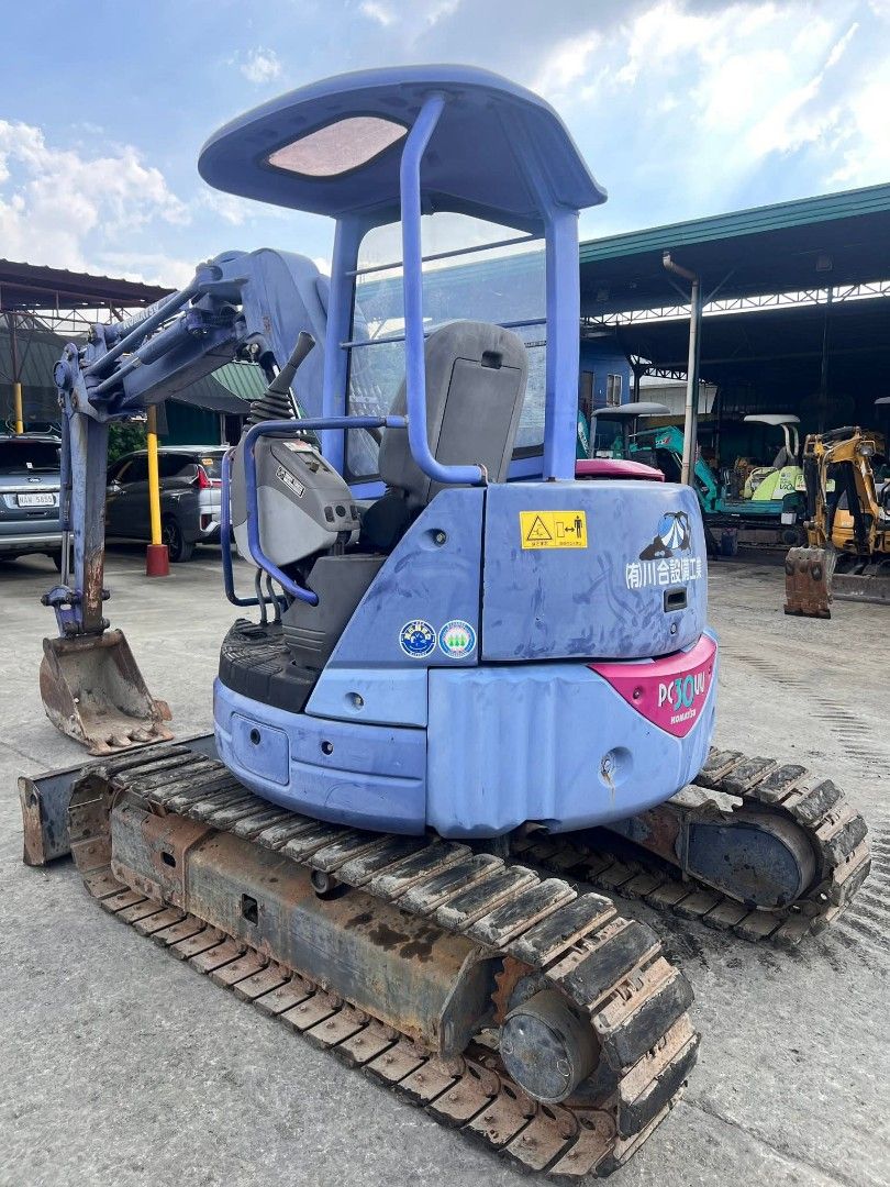 Komatsu PC30UU-3 Excavator (Category: Industrial Equipment) located in Manila. Submitted by joemelynas44875 (Listing ID 1399896490, Image 1). Description: Komatsu pc30uu-3 ▫️1,000+hrs ▫️3 cylinder ▫️Year 2009 ▫️0.12cbm ▫️articulated arm ▫️with rubber steel trackpad ▫️with dozer Japan surplus 💯 ☑️ free fully recondition ☑️free repaint ☑️free breakerline ✅cash or bank finance For more details and inquiries pm or call Ms. Joms ☎️ 09267665558.