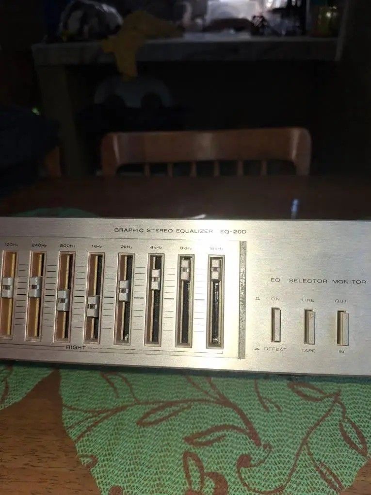 Marantz Graphic Stereo Equalizer EQ-20D (Category: Soundbars, Speakers & Amplifiers) located in Maasin. Submitted by safestone_a21192 (Listing ID 1399948364, Image 2). Description: in good working condition 220volts made in japan location Southern Leyte.