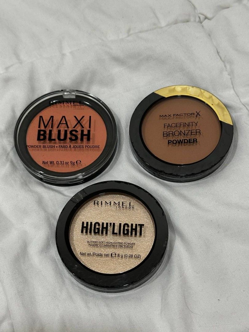 Max Factor Facefinity Bronzer Powder (Category: Makeup) located in Quezon City. Submitted by ii.vida (Listing ID 1399996360, Image 3). Description: Shade 01 Light Bronze sealed, original, from uae cashg payment no free sf (item+sf) ❤️.
