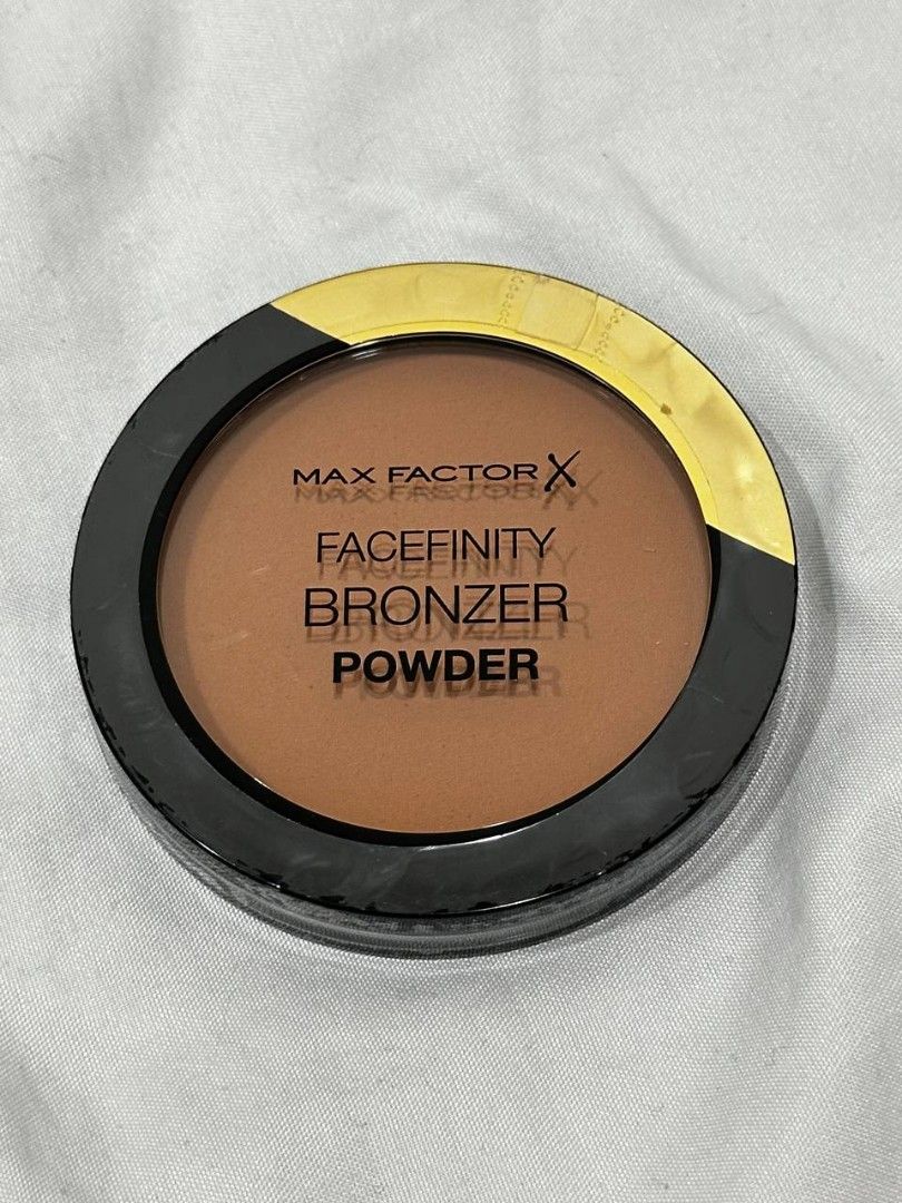 Max Factor Facefinity Bronzer Powder (Category: Makeup) located in Quezon City. Submitted by ii.vida (Listing ID 1399996360, Image 1). Description: Shade 01 Light Bronze sealed, original, from uae cashg payment no free sf (item+sf) ❤️.
