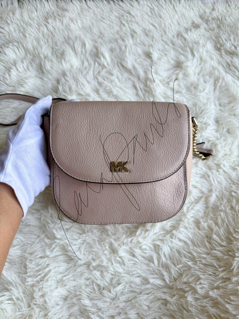 MK Jet Set Crossbody Bag (Category: Luxury Bags & Wallets) located in Bacoor. Submitted by nihonfindsbyrp (Listing ID 1399918130, Image 3). Description: Mini sling bag. Overall in good condition..
