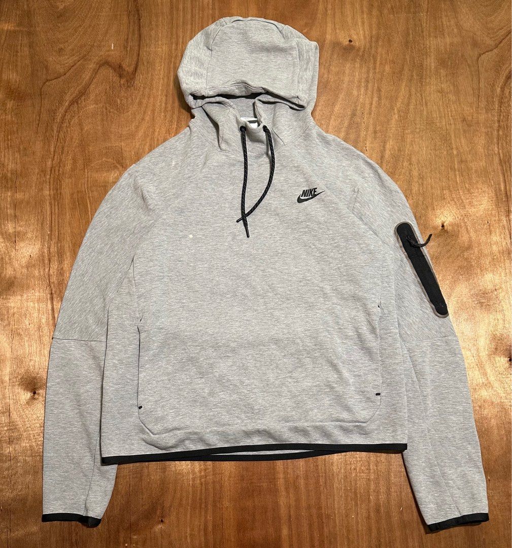 Nike Tech Fleece Jacket (Category: Coats, Jackets and Outerwear) located in Bacolod City. Submitted by dannnsoy (Listing ID 1399940247, Image 1). Description: Nike Tech Fleece Jacket •In very good condition •Dimension: 21” x 24.5” •Issue: Bleach stains and removed waterproof cover •Price: 399 only.