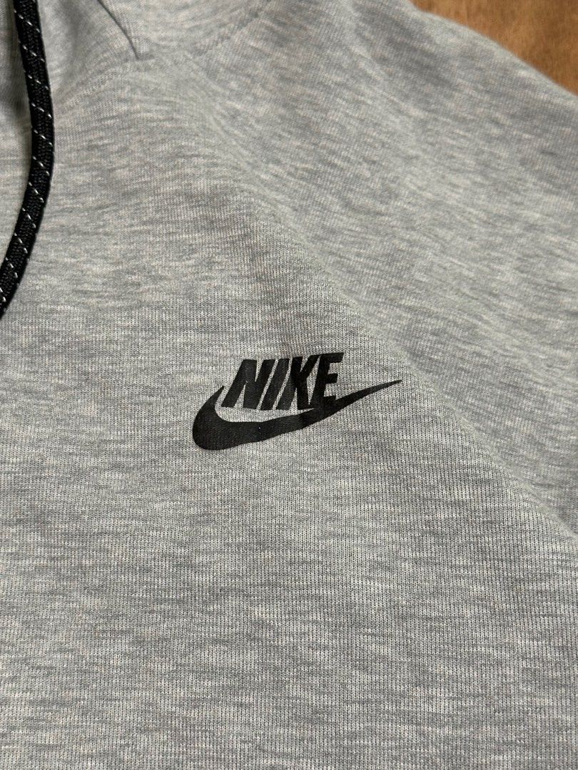 Nike Tech Fleece Jacket (Category: Coats, Jackets and Outerwear) located in Bacolod City. Submitted by dannnsoy (Listing ID 1399940247, Image 2). Description: Nike Tech Fleece Jacket •In very good condition •Dimension: 21” x 24.5” •Issue: Bleach stains and removed waterproof cover •Price: 399 only.