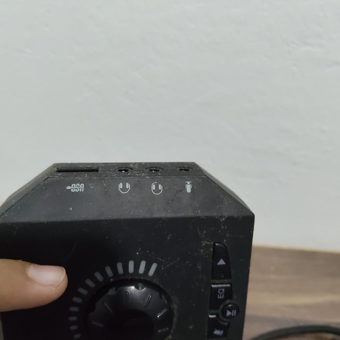 Phoinkas Audio Interface (Category: Other Audio Equipment) located in Catbalogan. Submitted by jpnsrpls (Listing ID 1399836224, Image 3). Description: 🎧 Phoinikas External Sound Card (USB Audio Adapter) Upgrade your audio setup instantly — ideal for gaming, streaming, or PC use! 🖥️🎮 ✨ Features: USB plug-and-play connection Volume & mic control knob 3.5mm ports for headset and mic Compatible with PC, laptop, PS4, PS5 ✅ Tested and working.