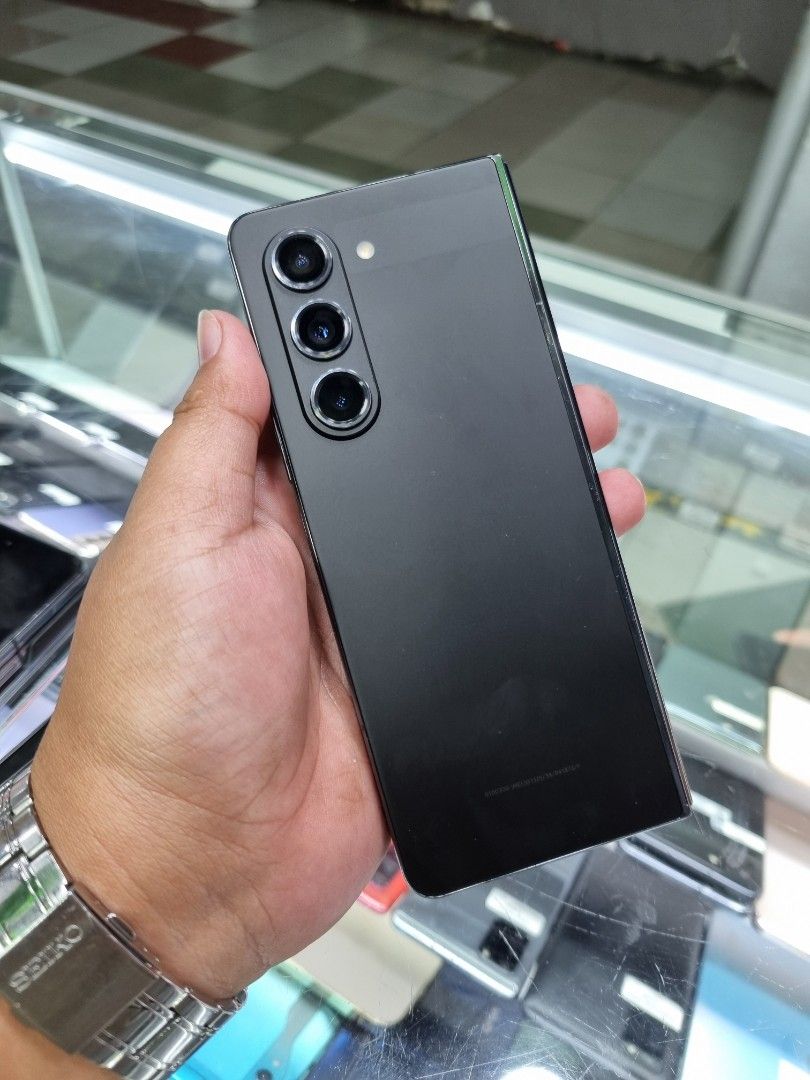 Samsung Galaxy Z Fold5 12/256 (Category: Samsung) located in San Juan City. Submitted by wainefreygadgetshop (Listing ID 1399951460, Image 1). Description: Samsung Galaxy Z Fold5 12/256 ALL GOODS AT WORKING NO REPAIR HISTORY NO HIDDEN ISSUE NTC APPROVED CAMERA SOBRANG LINAW check to sawa bago bayaran. For fast transaction call/text 09279452049,09704549340 *PAG COD SAMIN ANG PERSONAL RIDER Required po yung Payment First sa shipping !if our transac